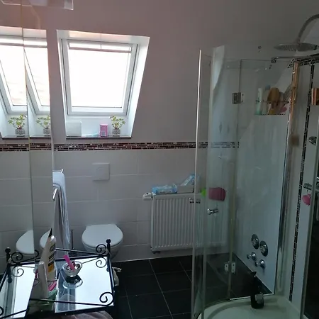 Helles Gaestezimmer Mit Kleinkueche Und Badbenutzung * Швабмюнхен