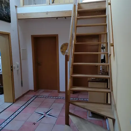 Helles Gaestezimmer Mit Kleinkueche Und Badbenutzung Апартаменты Швабмюнхен