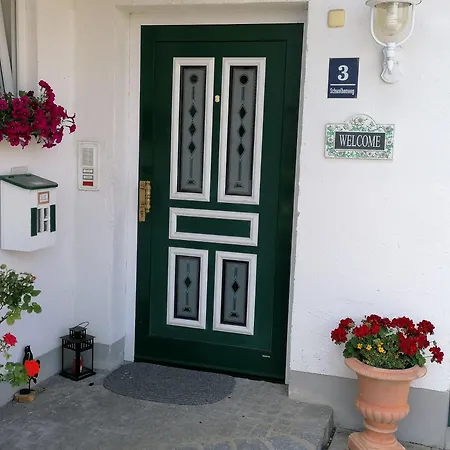 Helles Gaestezimmer Mit Kleinkueche Und Badbenutzung Апартаменты *