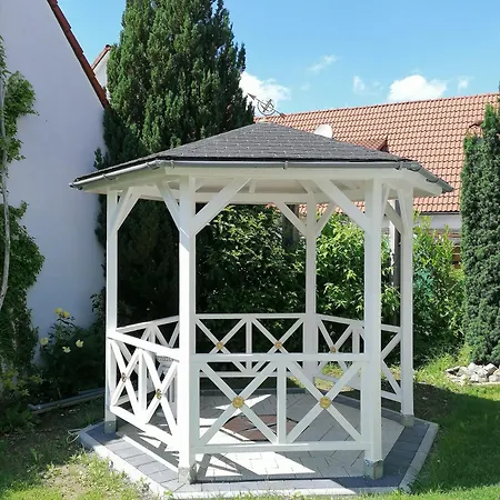 Helles Gaestezimmer Mit Kleinkueche Und Badbenutzung